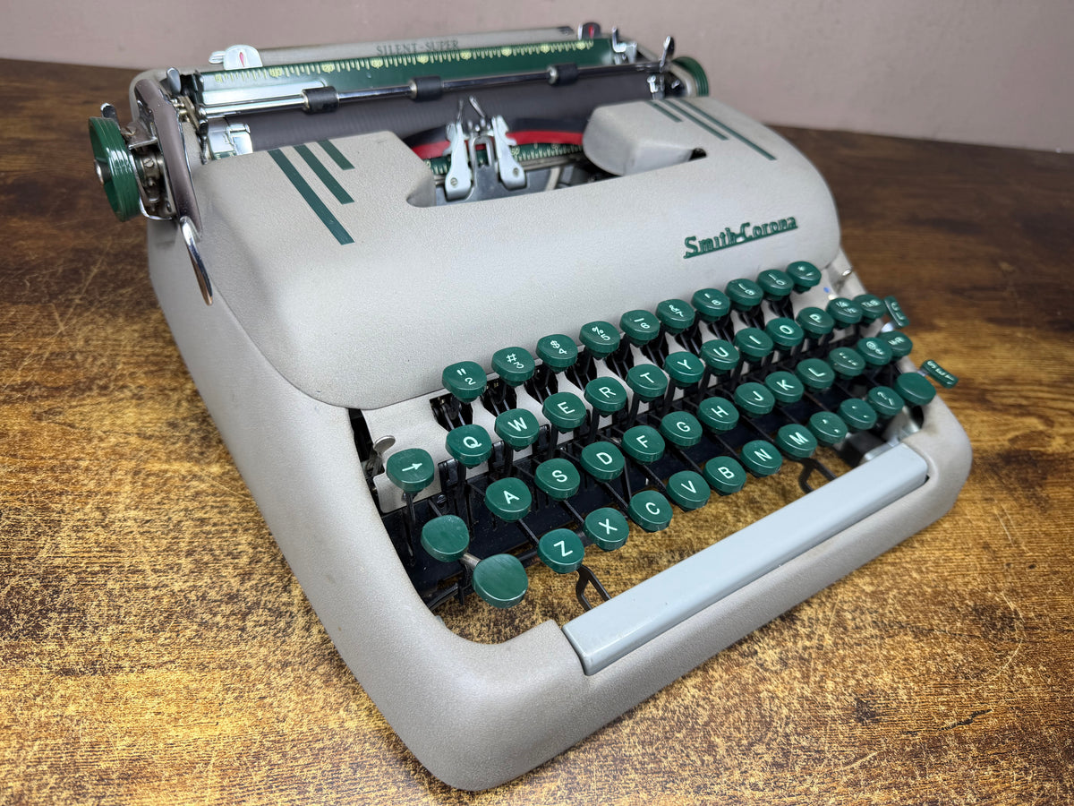 Excellent! Serviced 1954 Smith-Corona Silent-Super Vintage Portable Typewriter