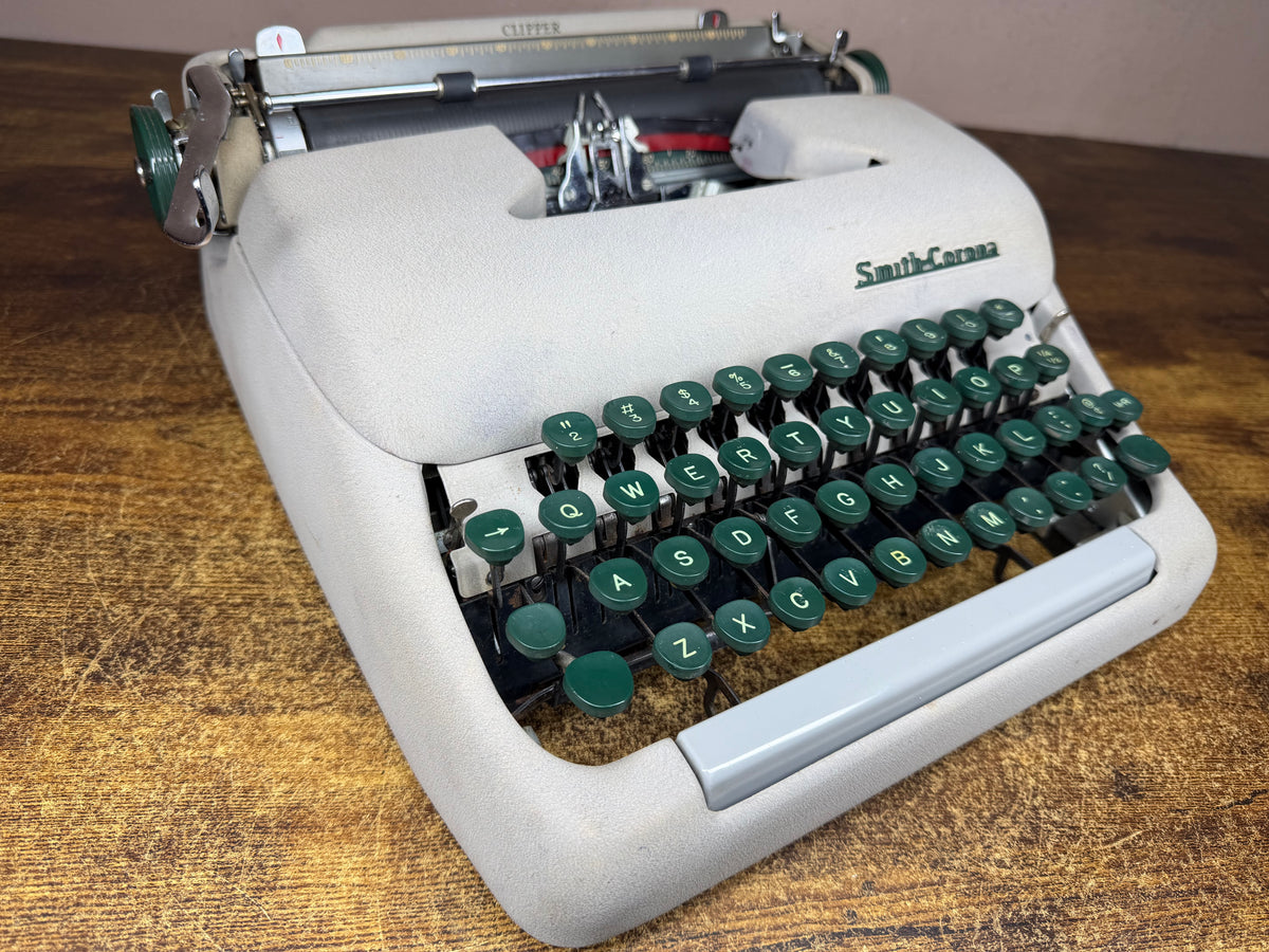 Nice! Serviced 1957 Smith-Corona Clipper Vintage Portable Typewriter Elite