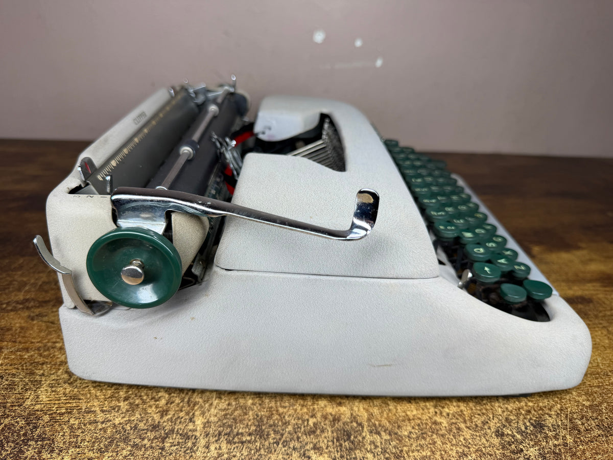 Nice! Serviced 1957 Smith-Corona Clipper Vintage Portable Typewriter Elite