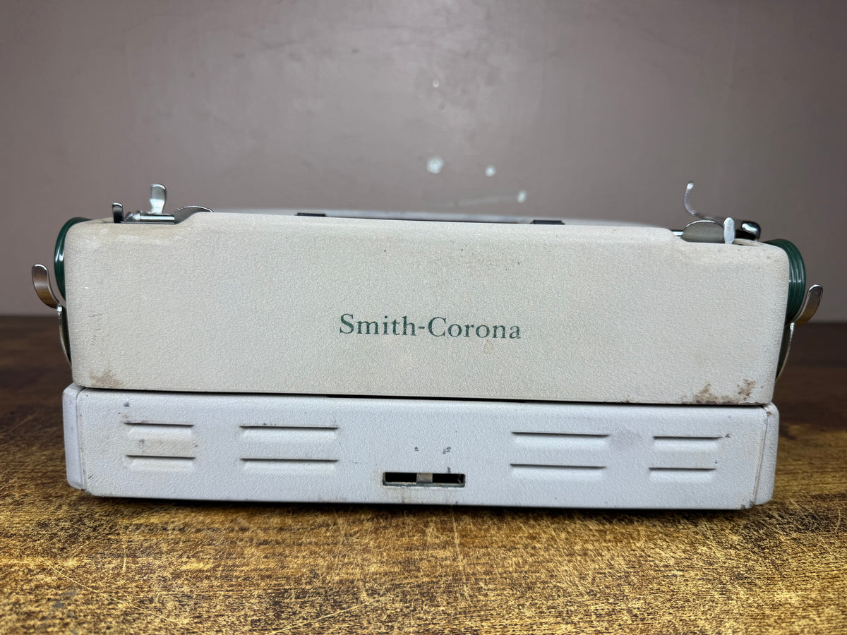 Nice! Serviced 1957 Smith-Corona Clipper Vintage Portable Typewriter Elite