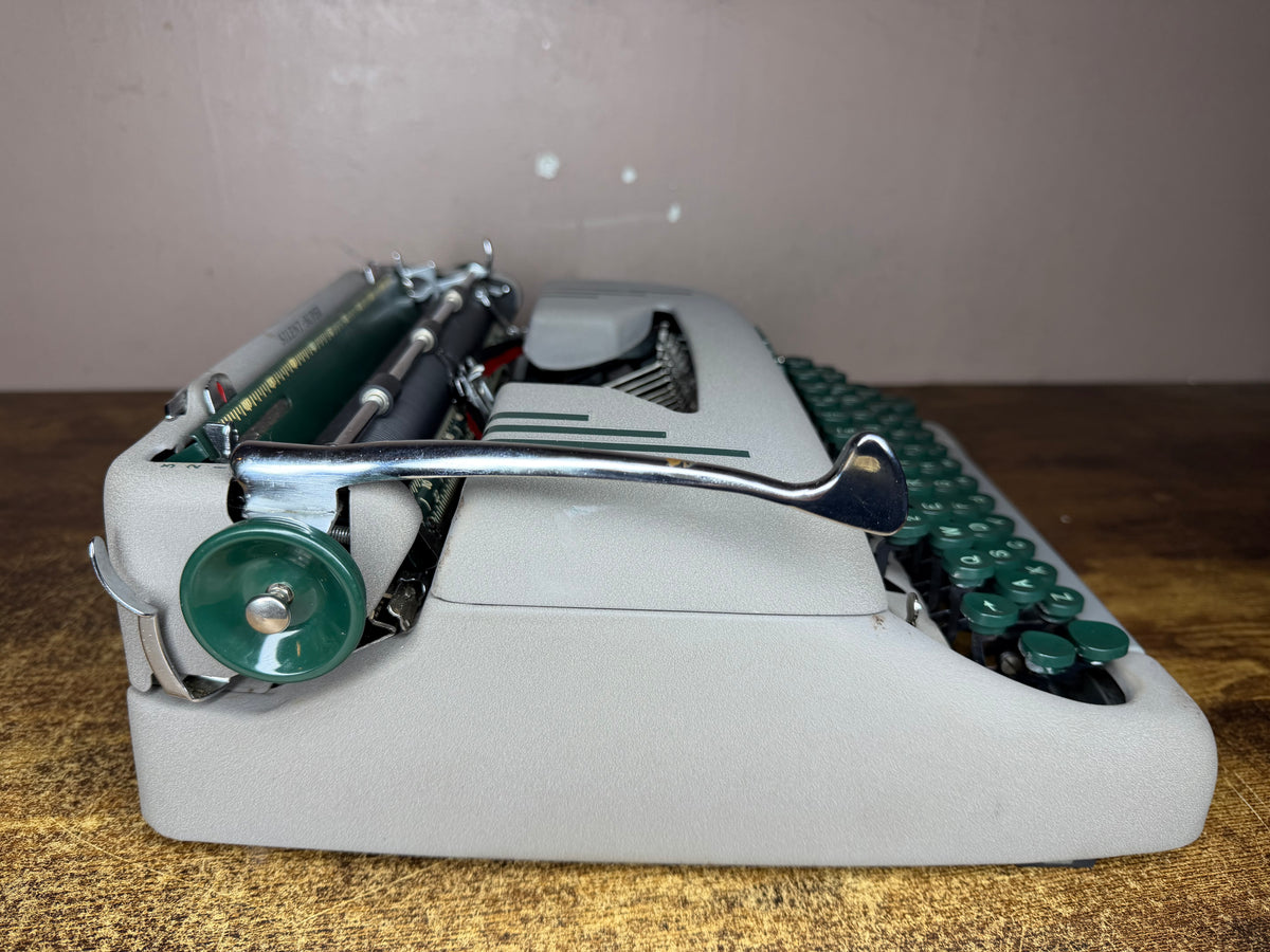 Excellent! Serviced 1955 Smith-Corona Silent-Super Vintage Portable Typewriter Elite