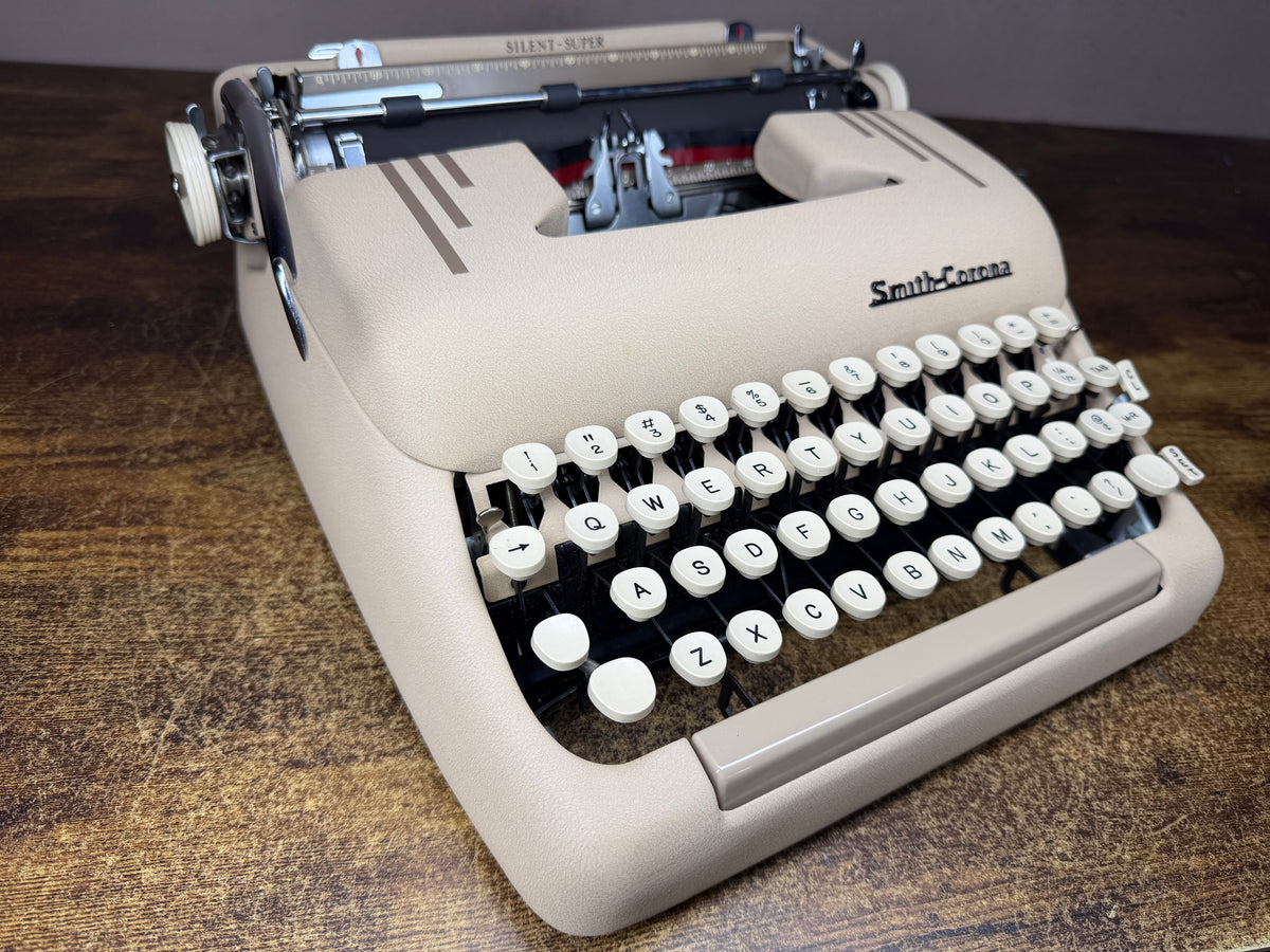 NEAR MINT! Serviced 1955 Smith-Corona Silent-Super Desert Sand Portable Typewriter Elite