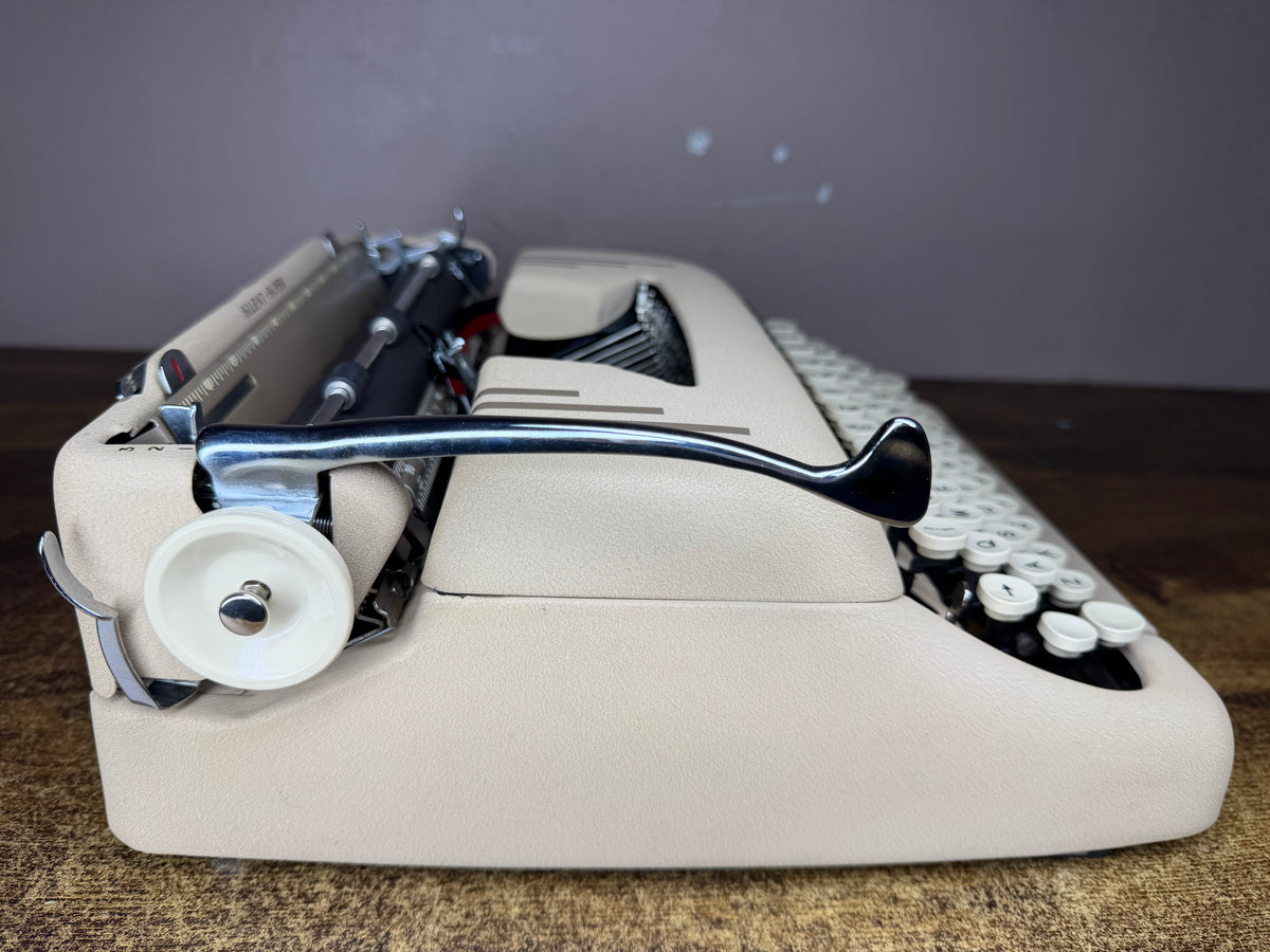 NEAR MINT! Serviced 1955 Smith-Corona Silent-Super Desert Sand Portable Typewriter Elite