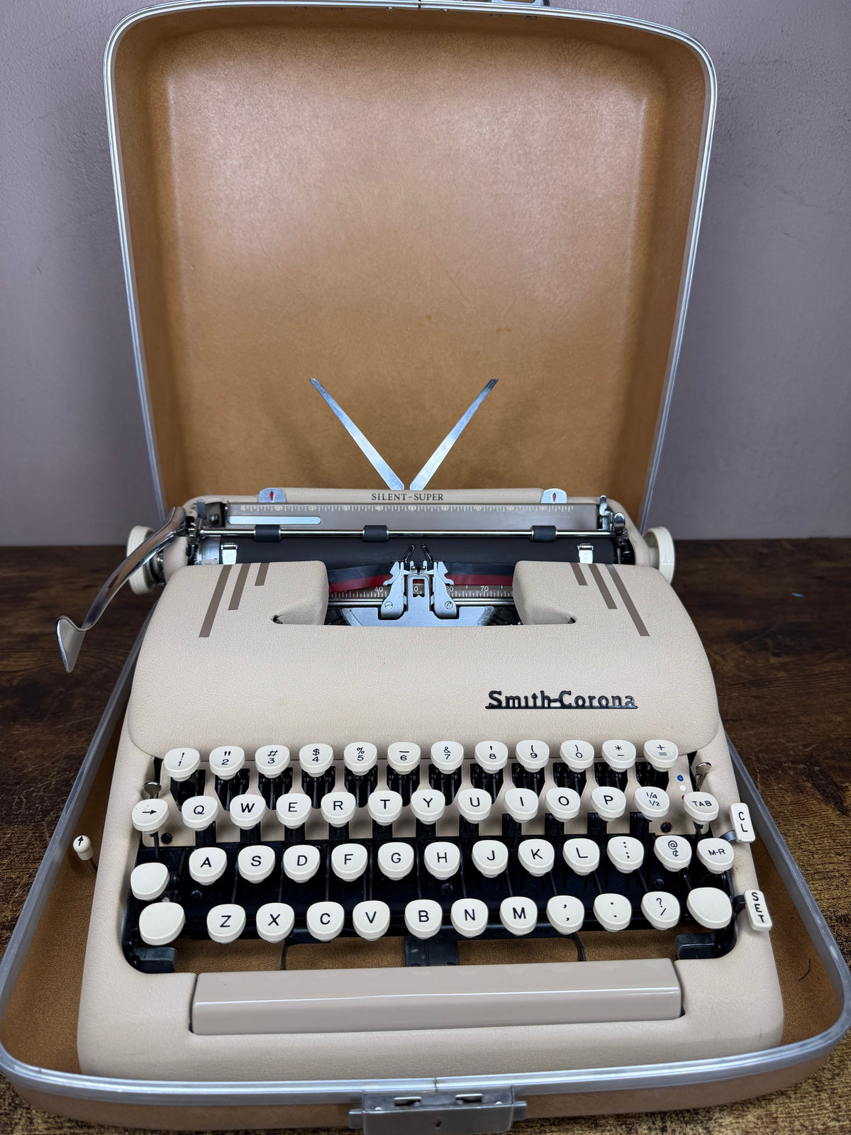 NEAR MINT! Serviced 1955 Smith-Corona Silent-Super Desert Sand Portable Typewriter Elite