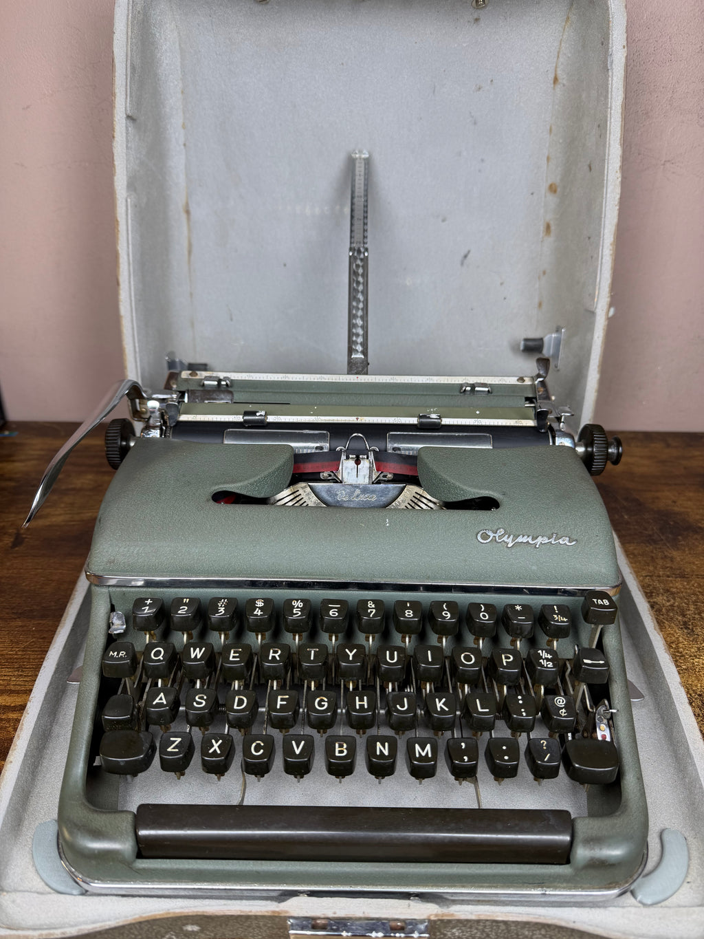 Serviced 1958 Olympia SM3 Double Gothic Pica No.32 Green Portable Typewriter New Platen