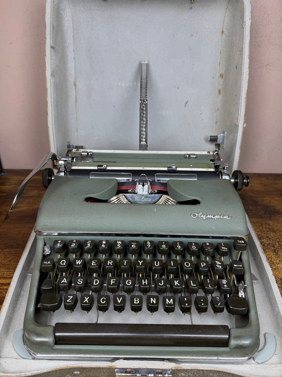 Serviced 1958 Olympia SM3 Double Gothic Pica No.32 Green Portable Typewriter New Platen