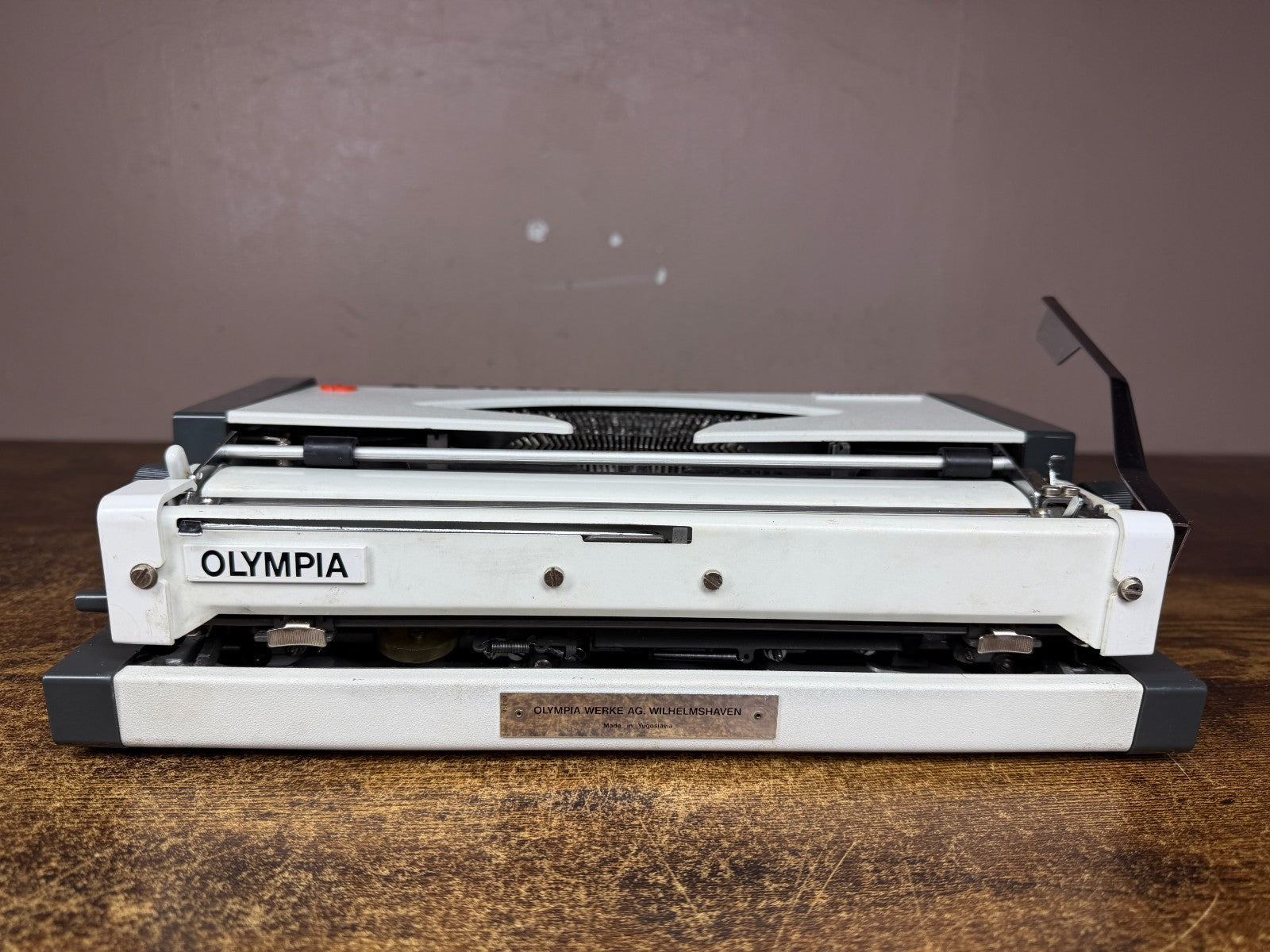 Nice! Serviced 1970s Olympia Traveller Vintage Ultra-Portable Typewriter
