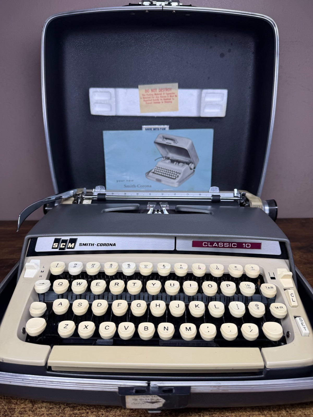 Excellent! Serviced 1972 Cursive/Script Smith-Corona Classic 10 Typewriter