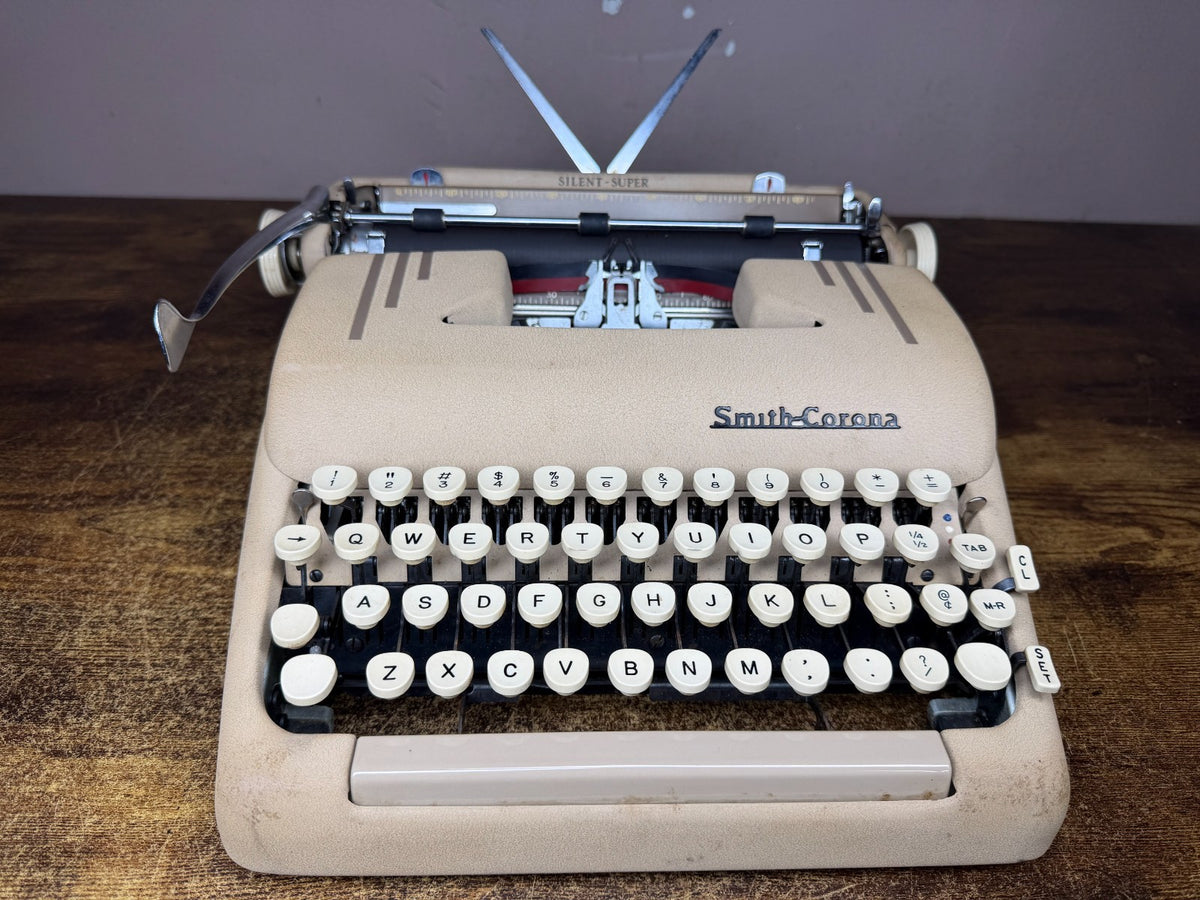 Nice! Serviced 1956 Smith-Corona Silent-Super Vintage Typewriter Desert Sand