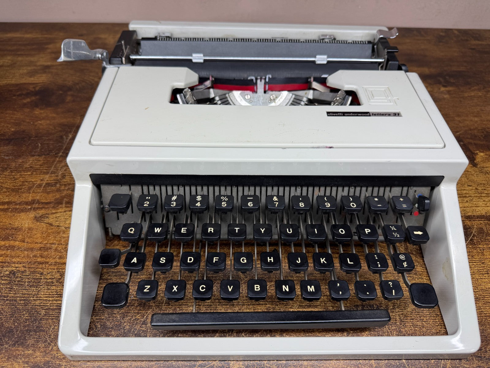 Serviced 1968 Olivetti Lettera 31 Vintage Ultra-Portable Typewriter