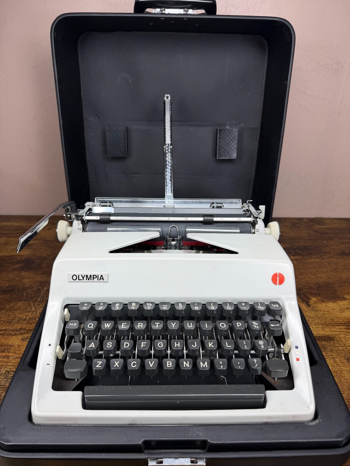 Excellent! Serviced 1969 Olympia SM9 Vintage Portable Typewriter Pica No.12