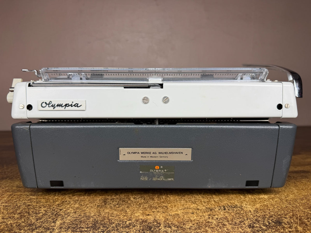 Excellent! Serviced 1970 Olympia SM9 Vintage Typewriter w Rare Pica No.61 Font