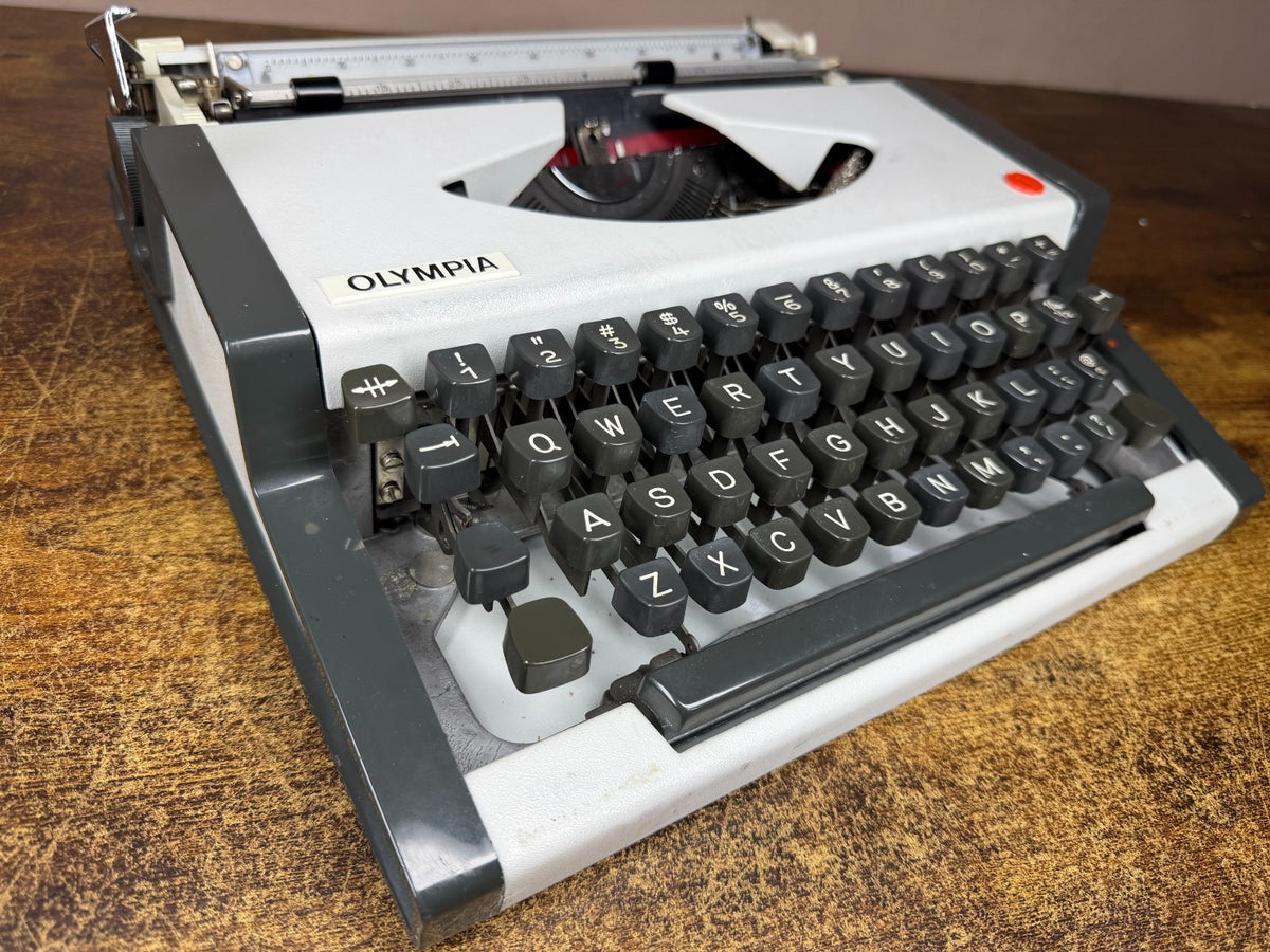 Nice! Serviced 1977 Olympia SF Vintage Ultra-Portable Typewriter