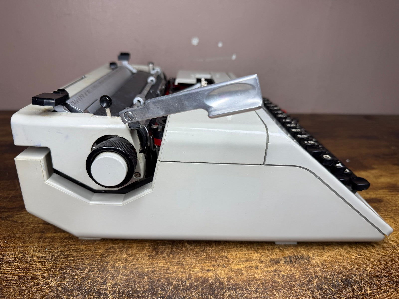 Excellent! Serviced - 1972 Olivetti STUDIO 45 Vintage Portable Typewriter Elite