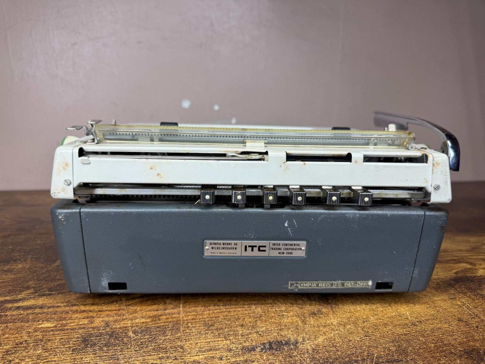Serviced 1967 Olympia SM8 Vintage Portable Typewriter Elite No.8 (11 CPI)