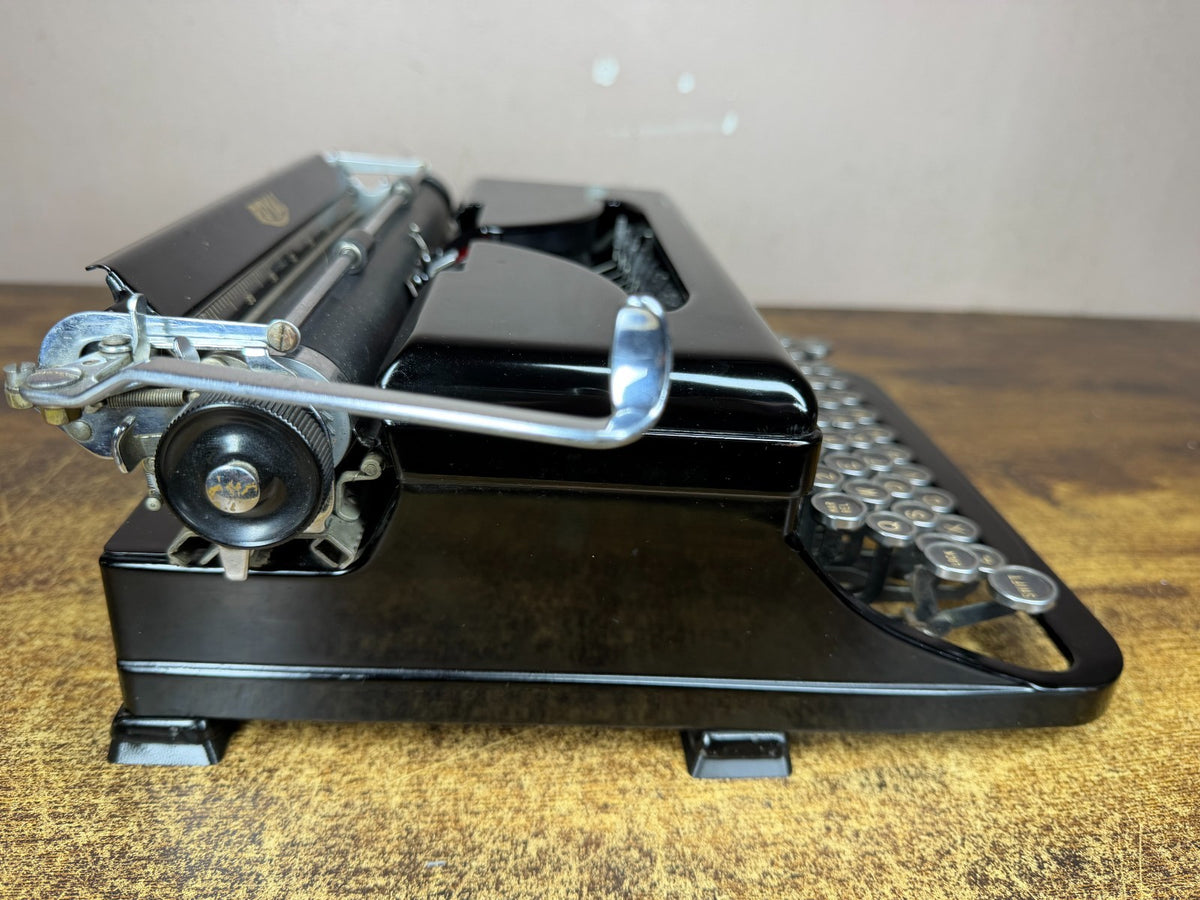 Beautiful! Serviced 1939 Royal O Model Glossy Black Vintage Portable Typewriter