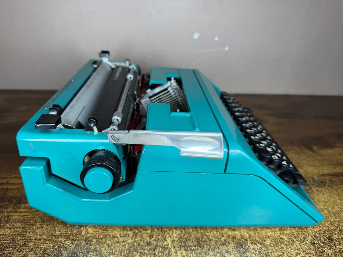 Excellent! Serviced 1969 Olivetti Studio 45 Vintage Portable Typewriter Elite