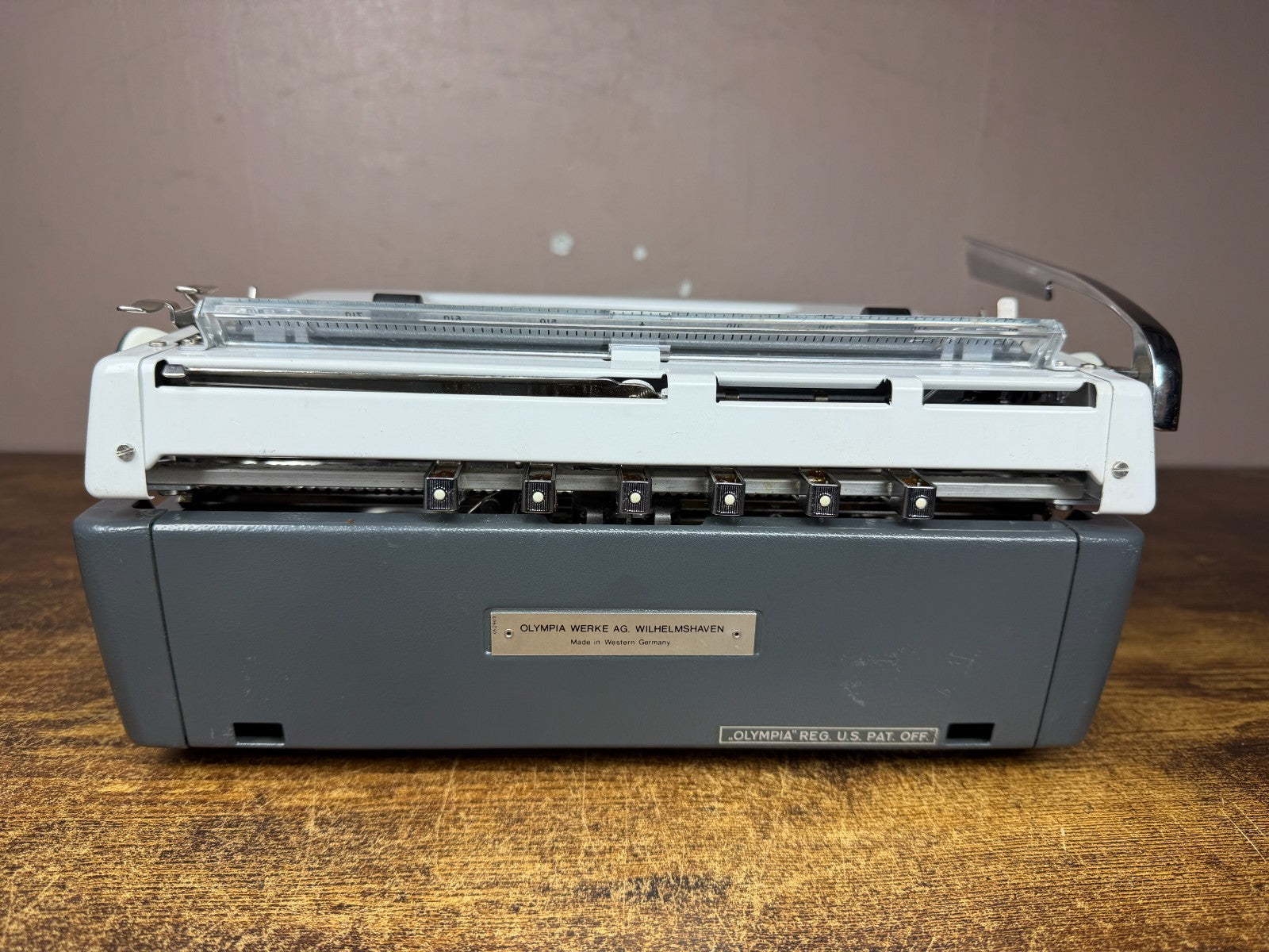 Excellent! Serviced 1969 Olympia SM8 Vintage Portable Typewriter Pica No.97