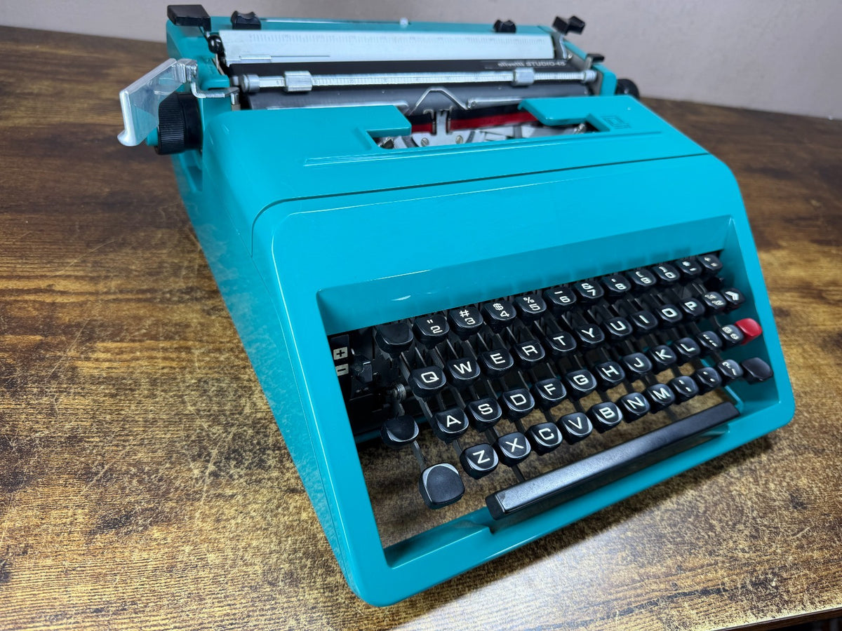 Excellent! Serviced 1969 Olivetti Studio 45 Vintage Portable Typewriter Elite