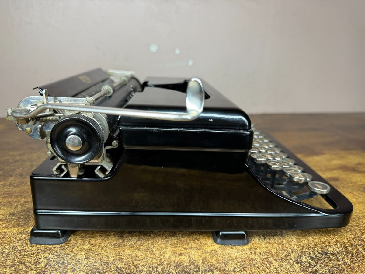 Beautiful! Serviced 1937 Royal O Model Glossy Black Vintage Portable Typewriter