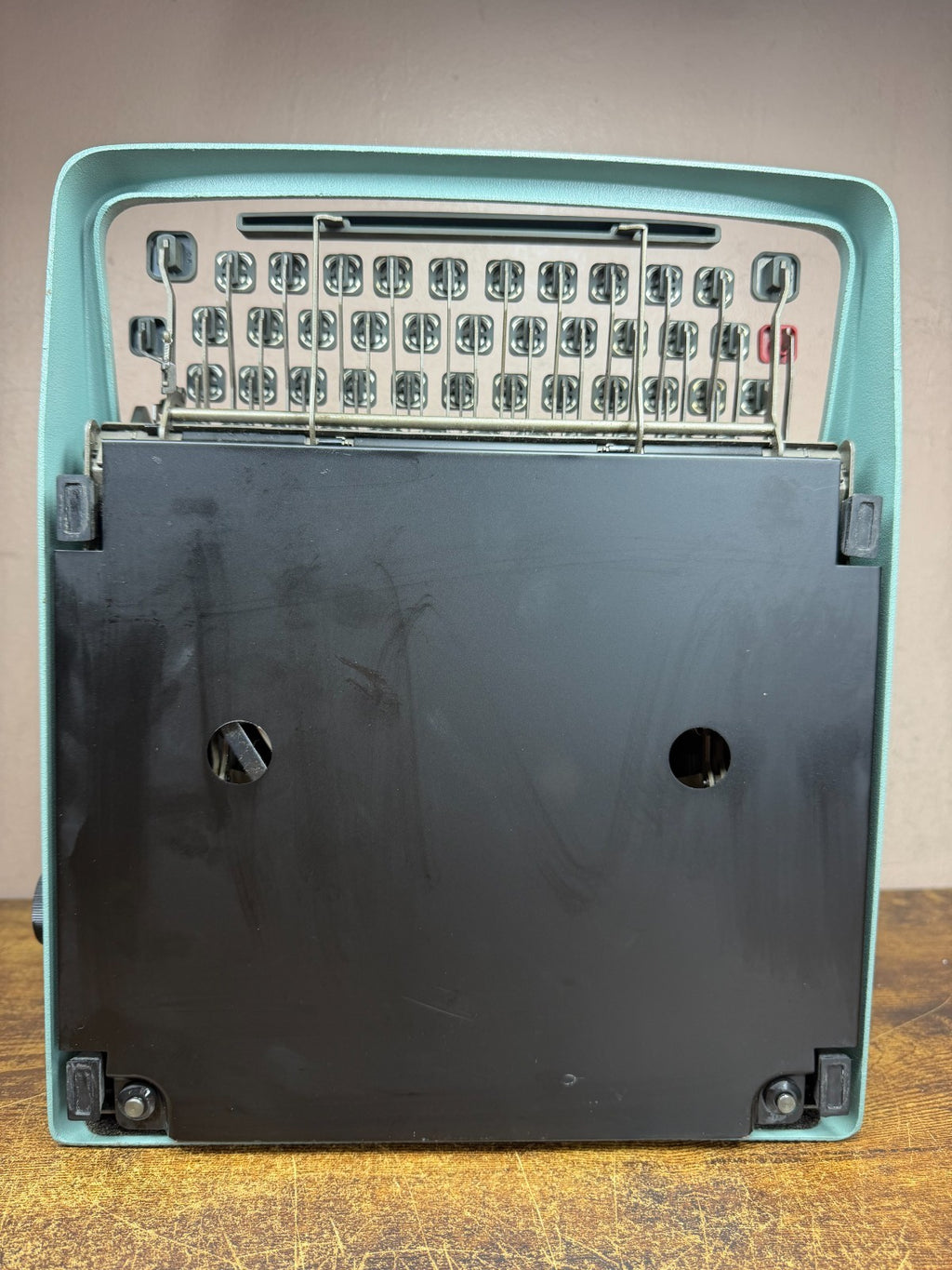 Excellent 1968 Cursive/Script No.75 Olivetti Lettera 32 Ultraportable Typewriter