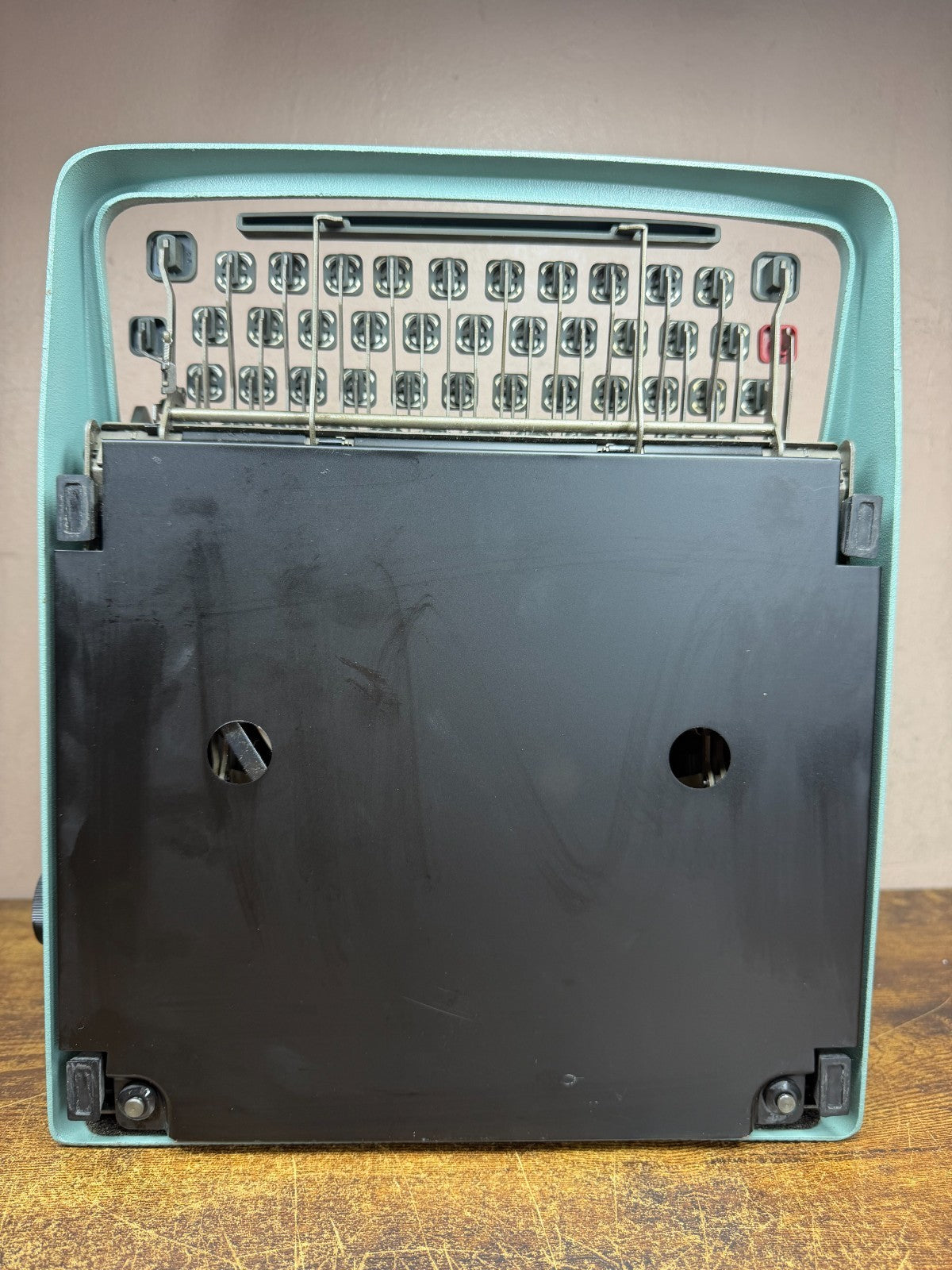 Excellent 1968 Cursive/Script No.75 Olivetti Lettera 32 Ultraportable Typewriter