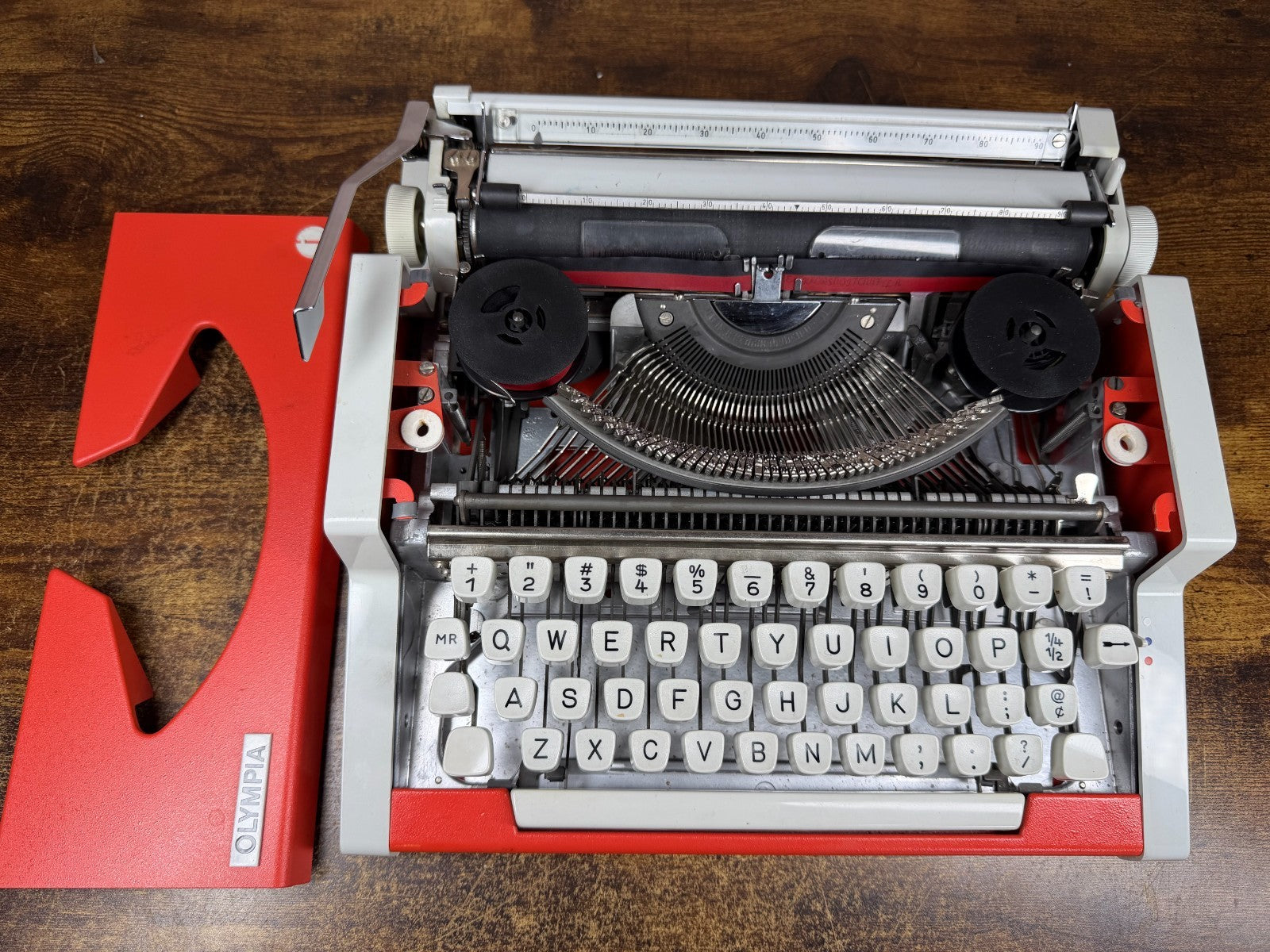 Excellent! Serviced 1965 Cursive/Script Olympia SF Ultra-Portable Typewriter