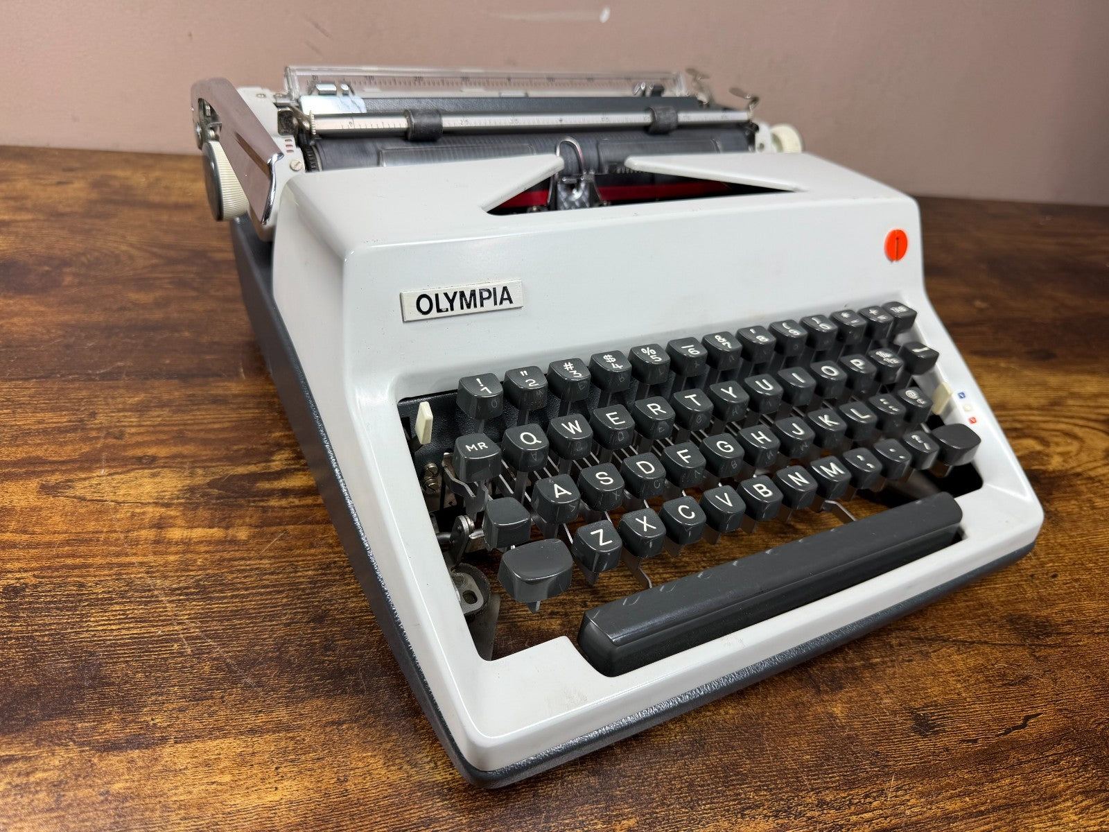 Excellent! Serviced 1970 Olympia SM8 Vintage Portable Typewriter Pica No.12 Font