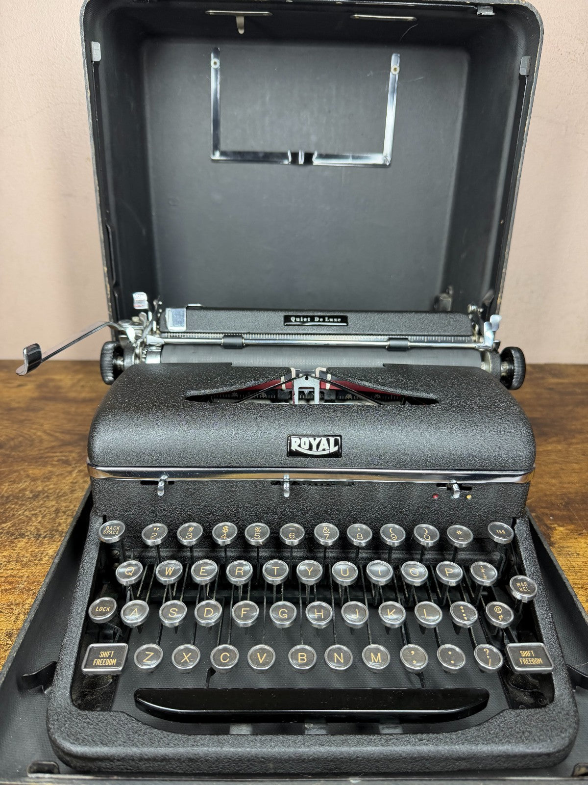 Excellent! Serviced 1947 Royal Quiet De Luxe Vintage Hemmingway Typewriter Elite