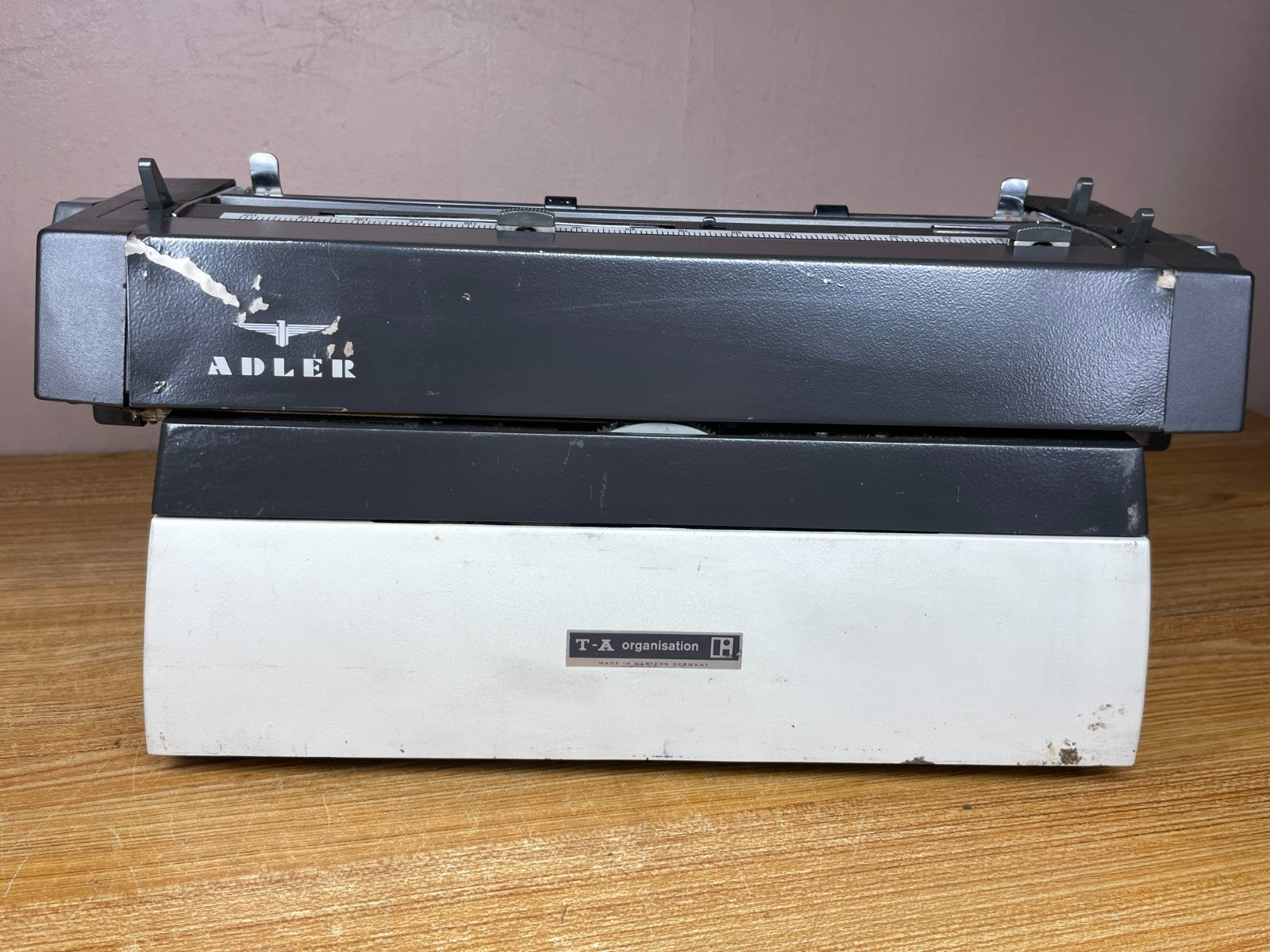 1977 Adler Universal 200 Serviced Fully Functional Vintage Desktop Typewriter