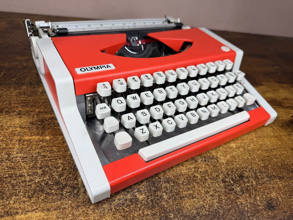Excellent! Serviced 1965 Cursive/Script Olympia SF Ultra-Portable Typewriter