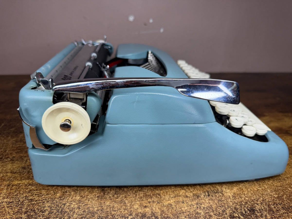 Excellent! Serviced 1965 Smith-Corona Sterling Starmist Blue Typewriter Elite
