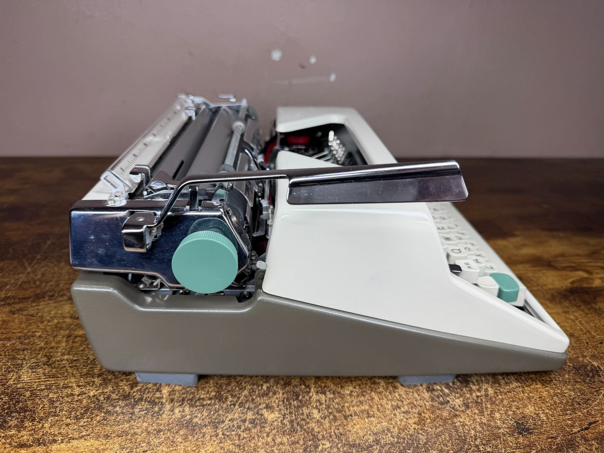 Excellent! Serviced 1961 Olympia SM7 Vintage Typewriter Congress Pica No.83