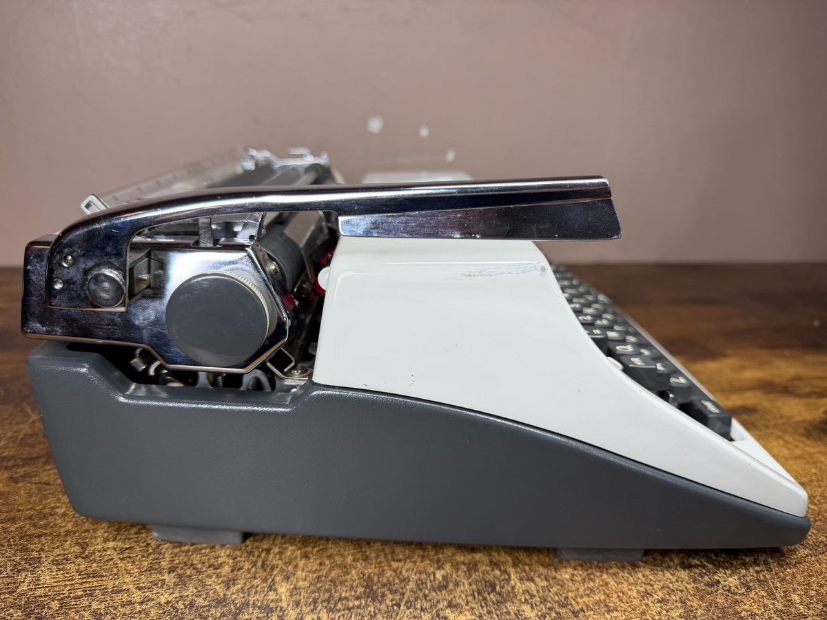 Excellent! Serviced 1968 Olympia SM9 Senatorial No.71 Vintage Typewriter 11CPI