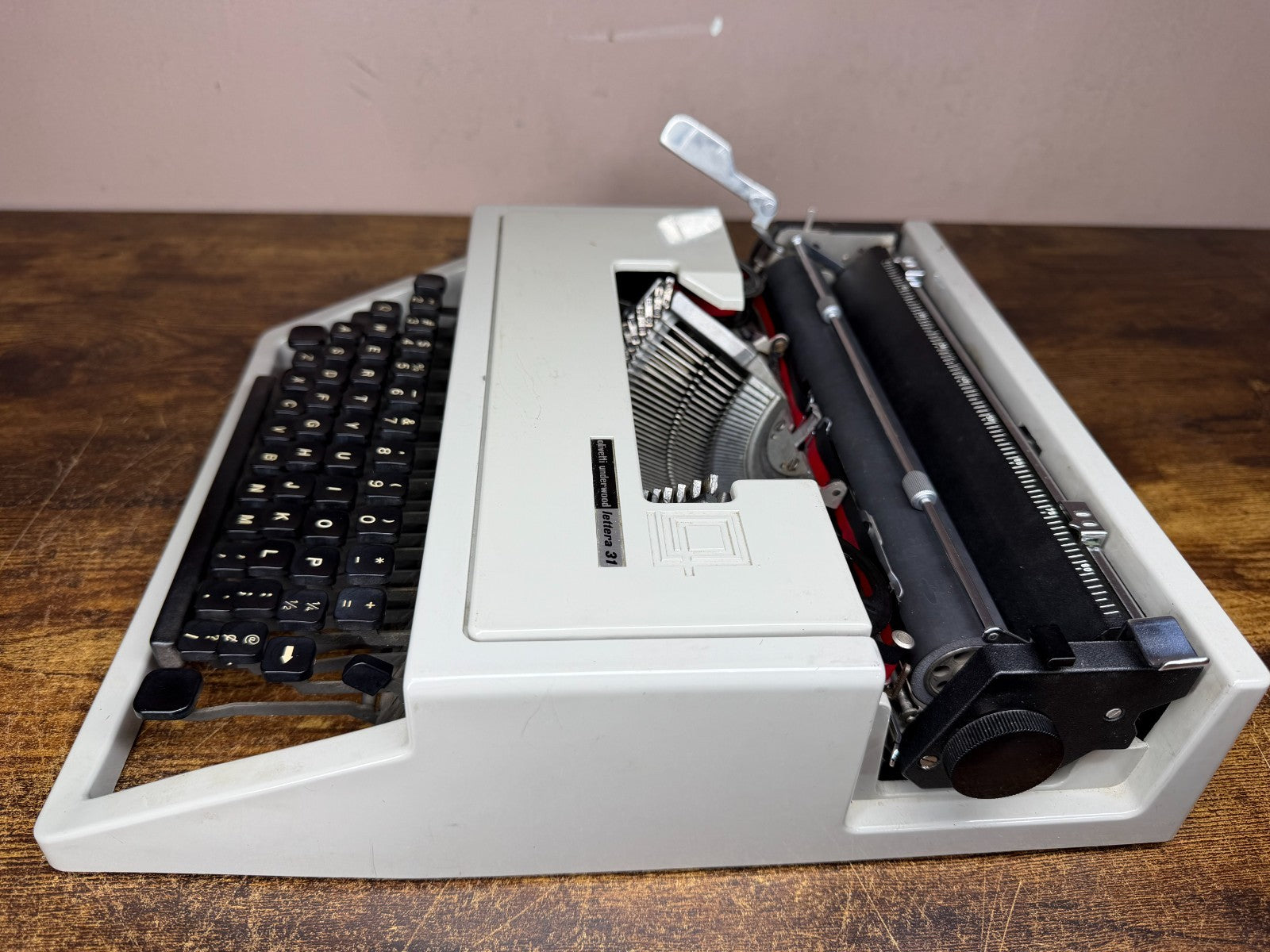 Serviced 1968 Olivetti Lettera 31 Vintage Ultra-Portable Typewriter