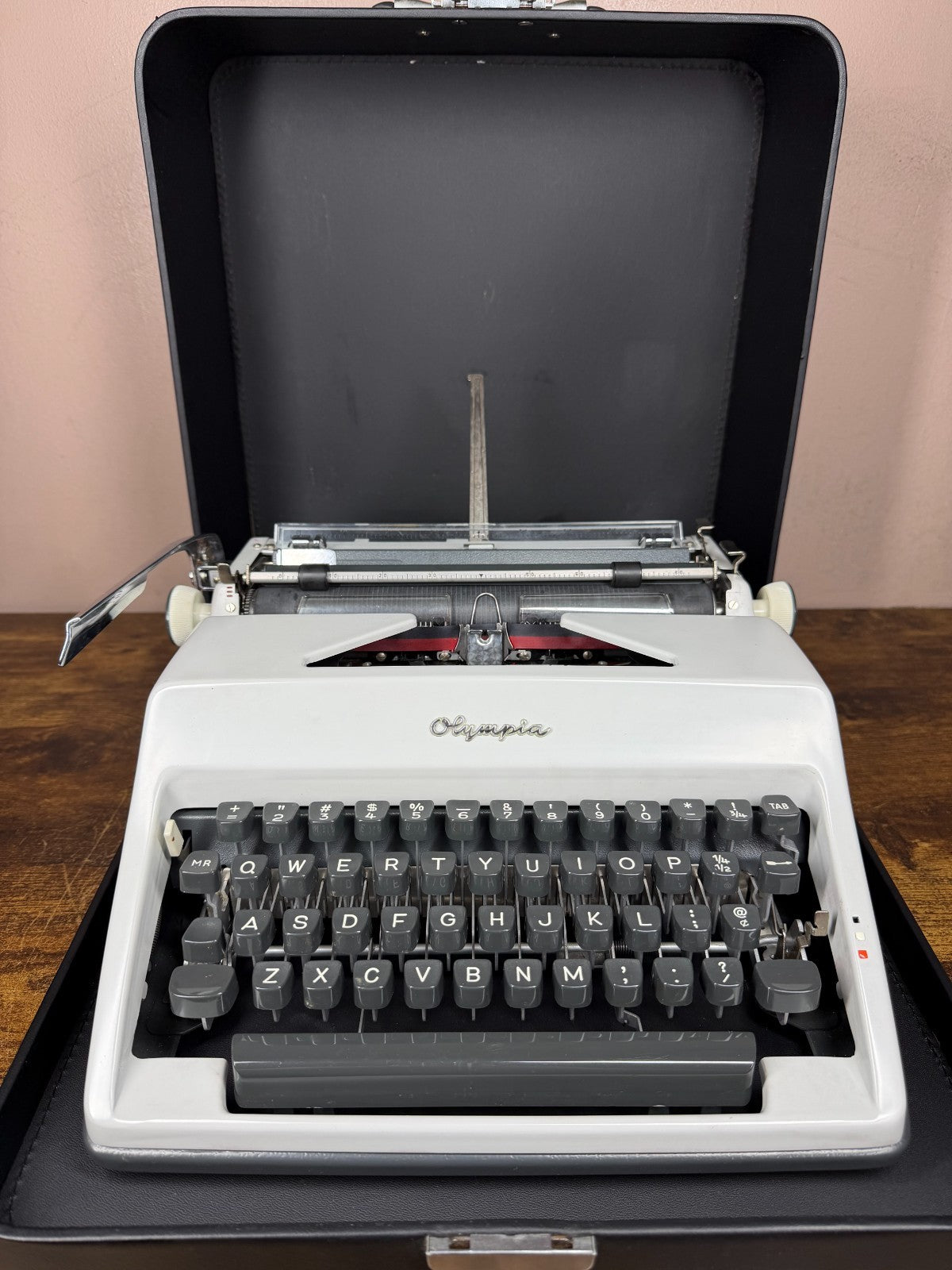 Excellent! Serviced 1969 Olympia SM8 Vintage Portable Typewriter Pica No.97
