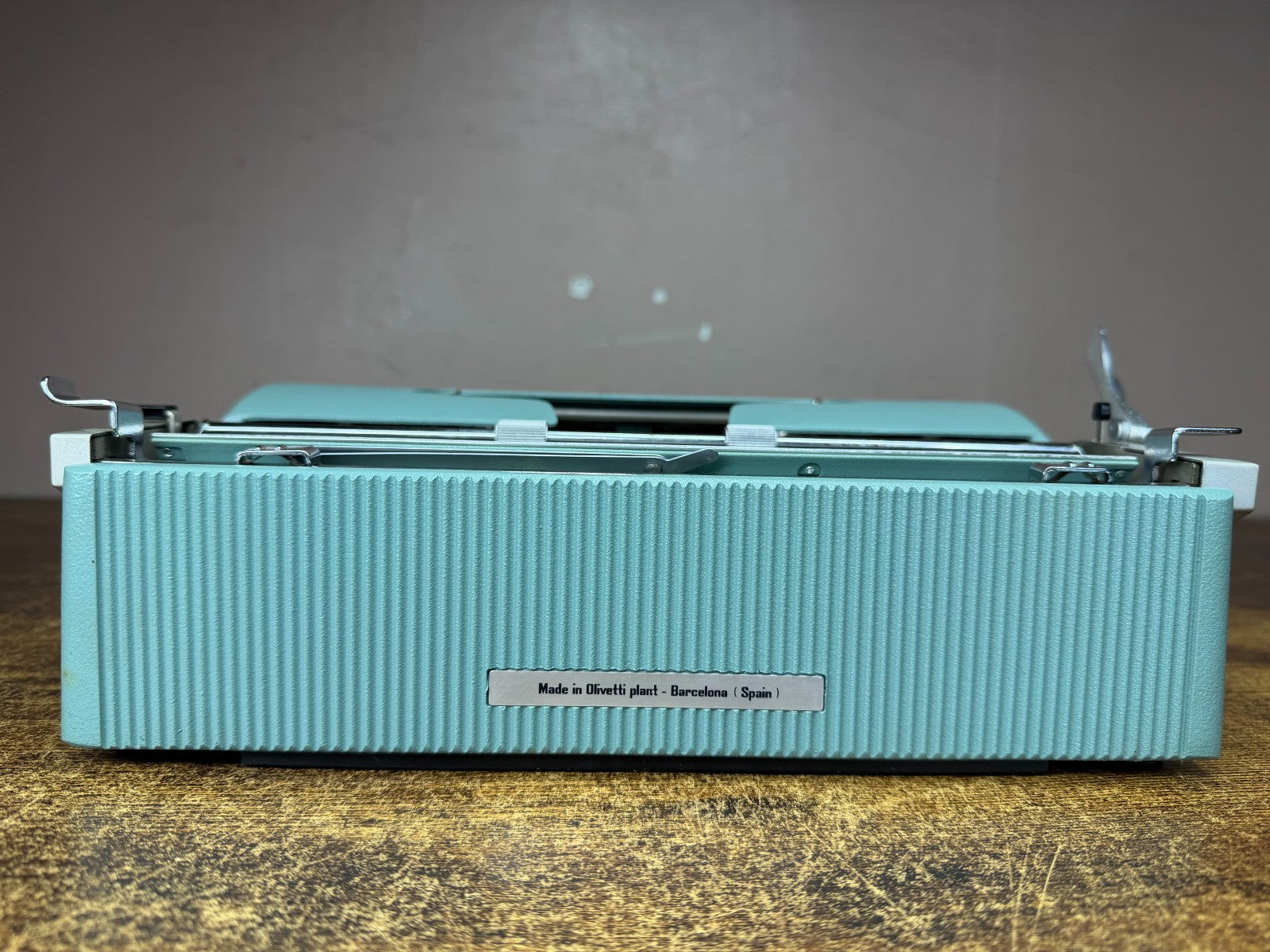 Excellent 1968 Cursive/Script No.75 Olivetti Lettera 32 Ultraportable Typewriter