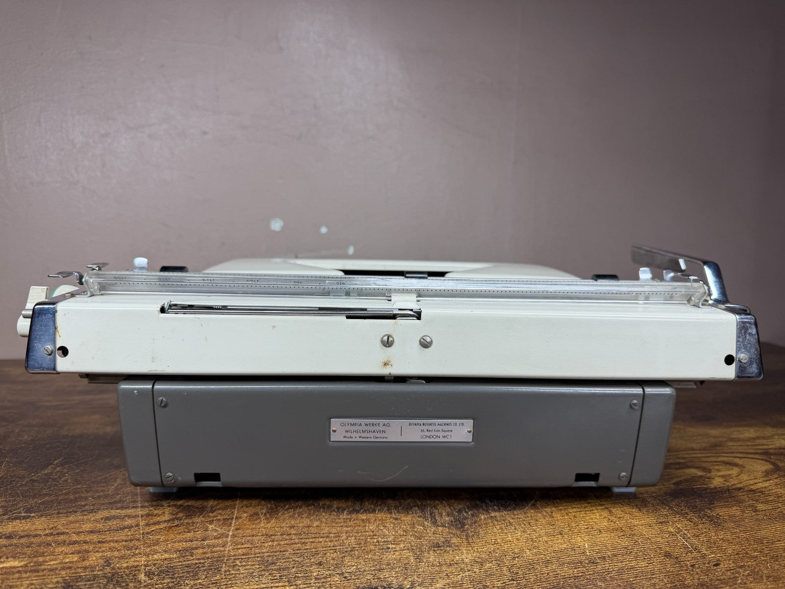 Serviced 1963 Olympia SM7 Wide Carriage Typewriter Elite No.8 (11 CPI) UK Layout