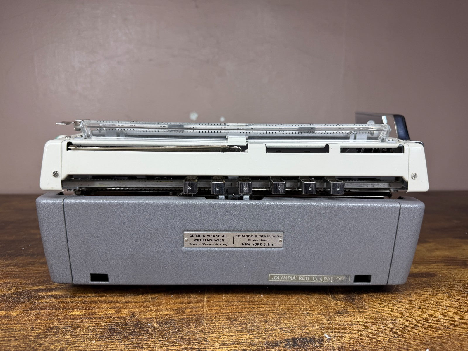 Excellent! Serviced 1966 Olympia SM8 Vintage Typewriter Elite No.8 11CPI