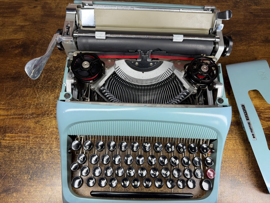 Excellent 1967 Serviced Olivetti Studio 44 Typewriter Elite Book No.84 Font