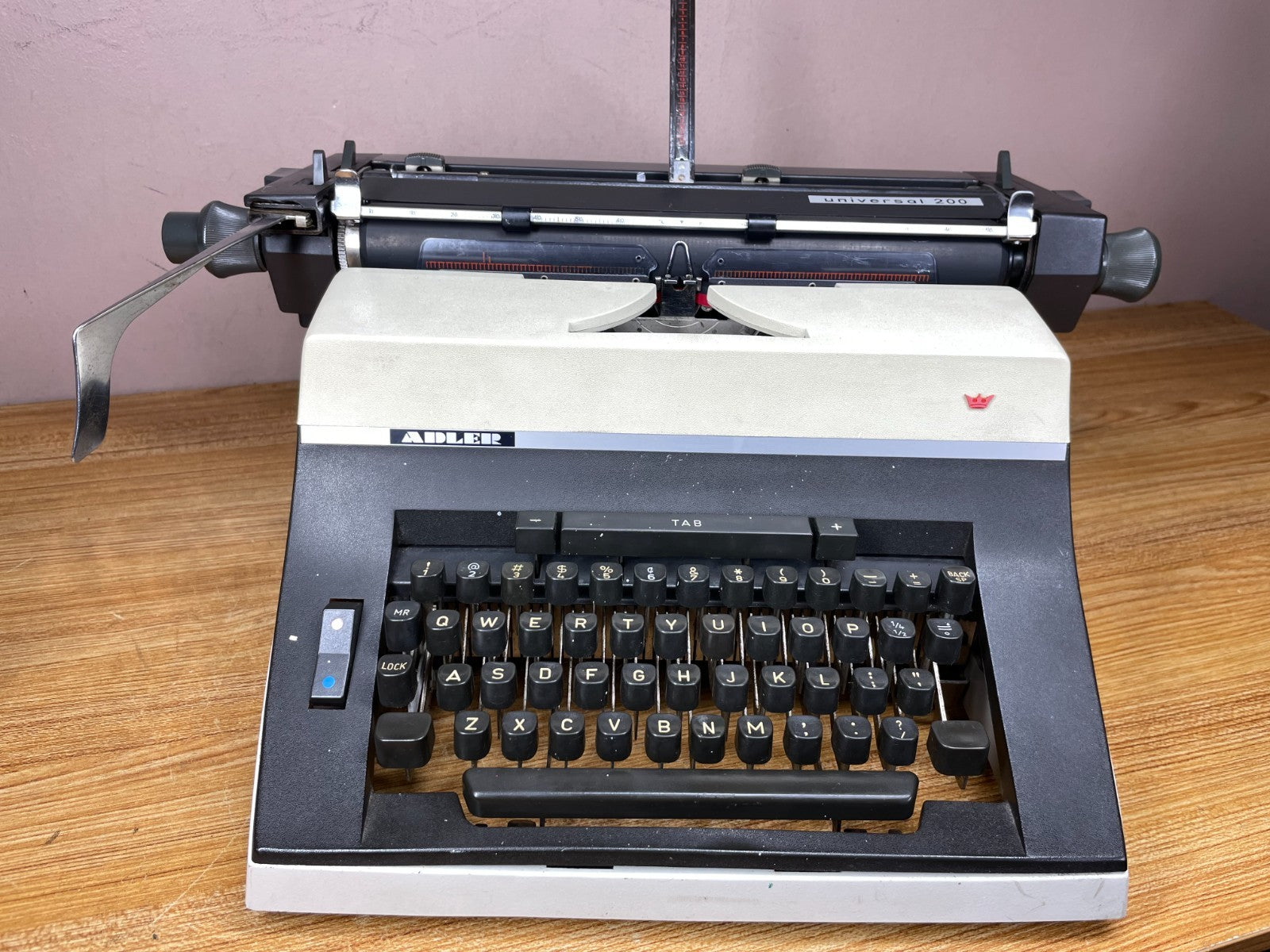 1977 Adler Universal 200 Serviced Fully Functional Vintage Desktop Typewriter