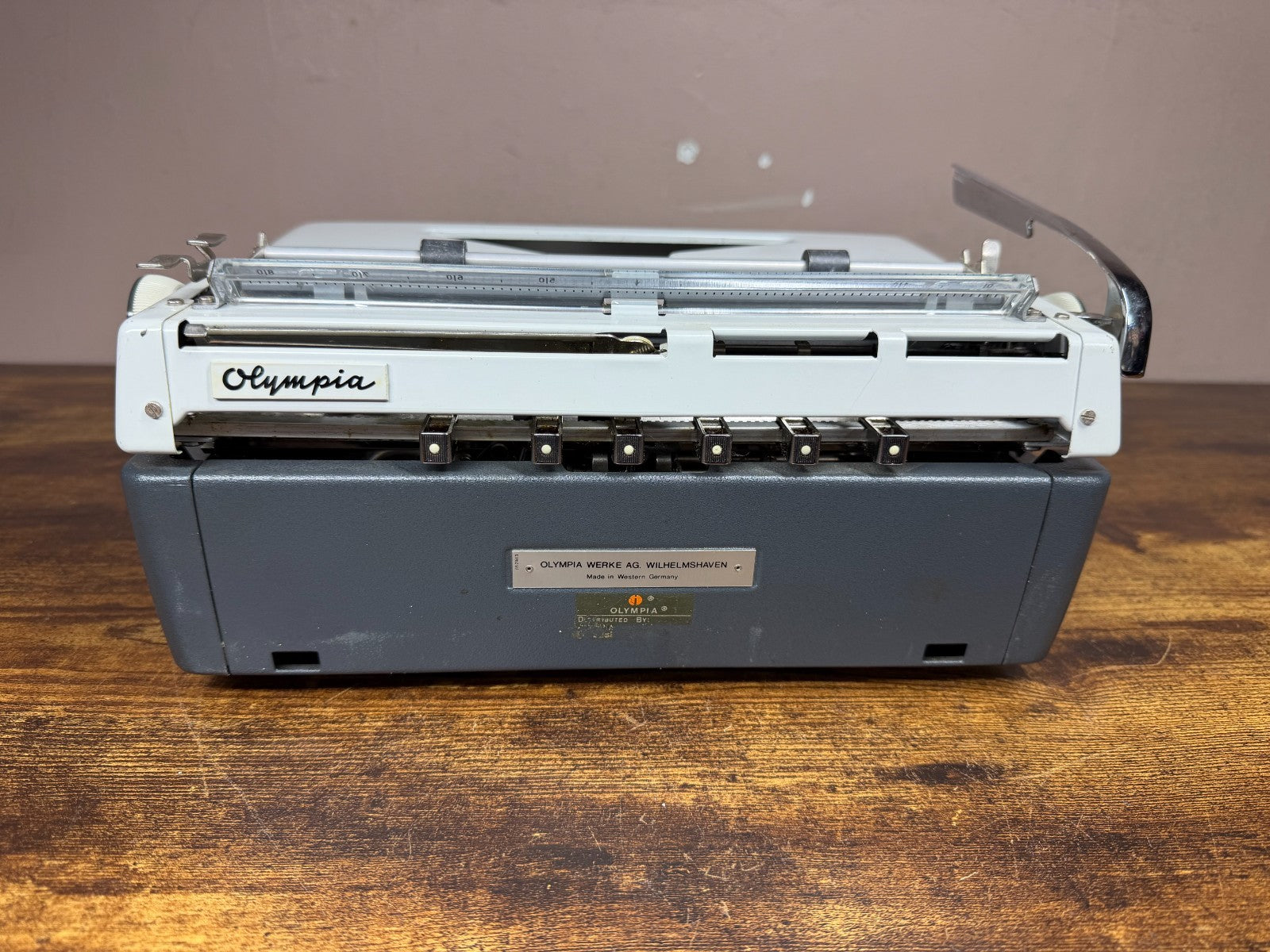 Excellent! Serviced 1970 Olympia SM8 Vintage Portable Typewriter Pica No.12 Font
