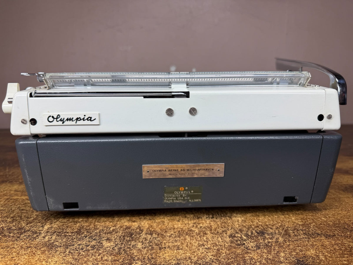 Excellent! Serviced 1971 Cursive/Script No.69 Olympia SM9 Vintage Typewriter