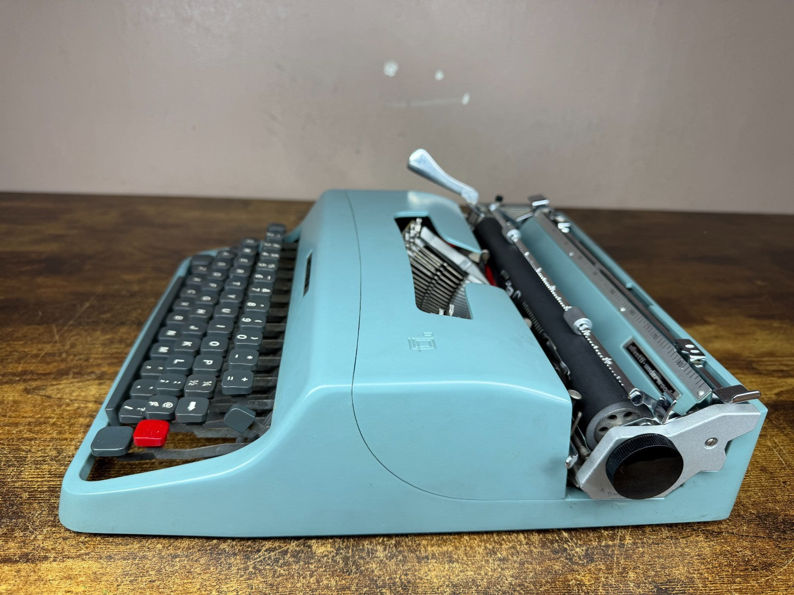 Nice! Serviced 1965 Olivetti Lettera 32 Vintage Ultra-Portable Typewriter