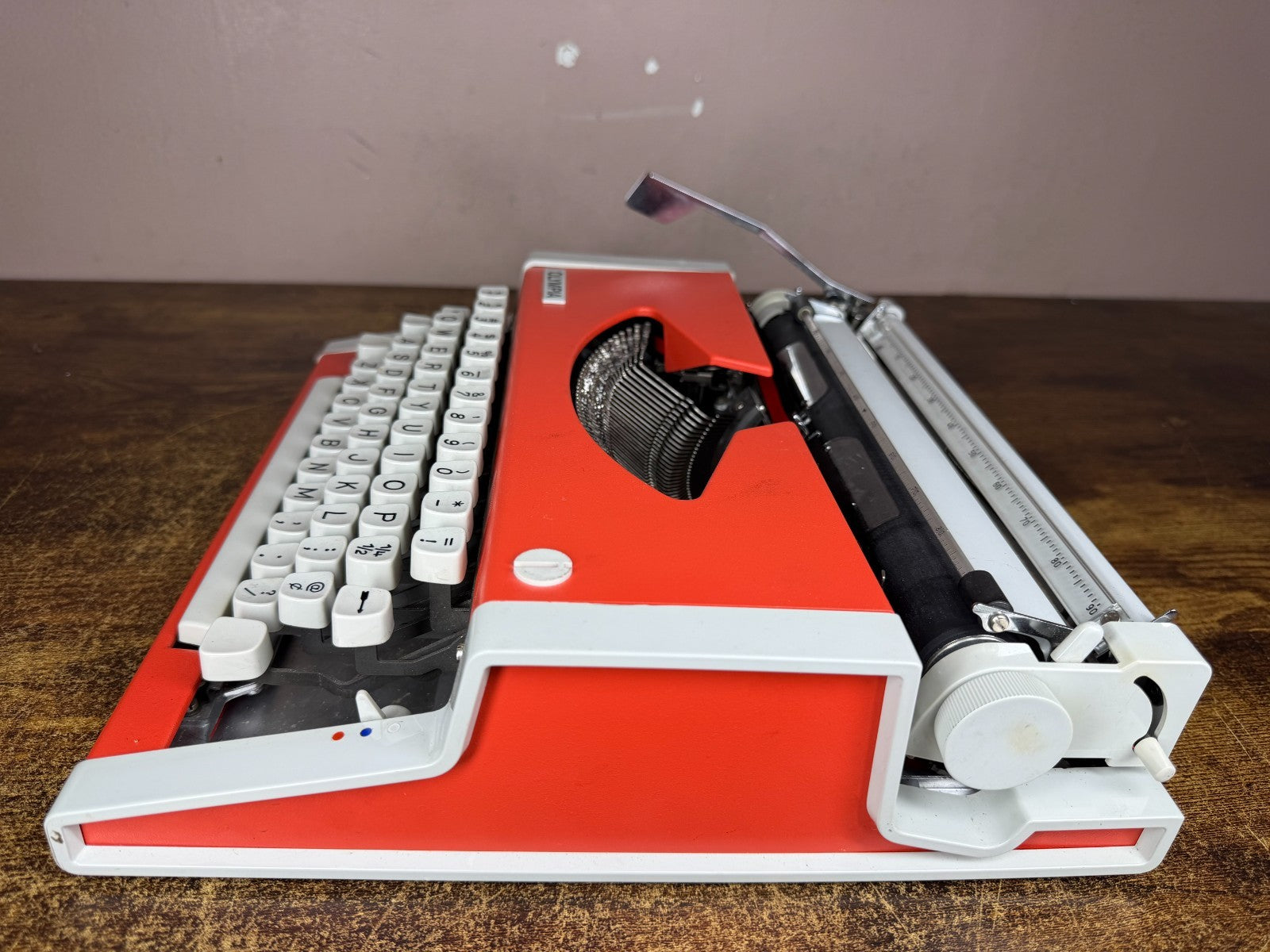 Excellent! Serviced 1965 Cursive/Script Olympia SF Ultra-Portable Typewriter