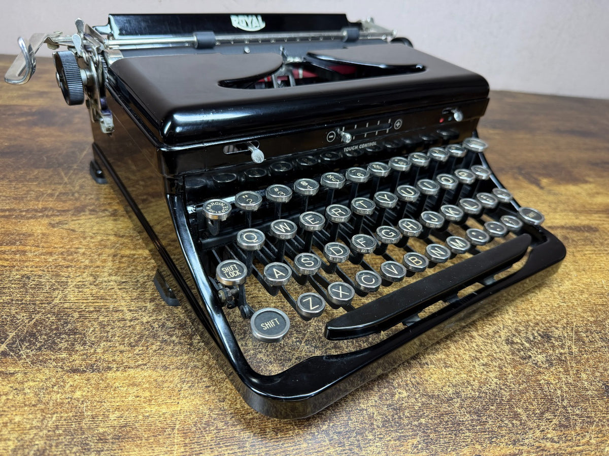 Beautiful! Serviced 1936 Royal O Model Glossy Black Vintage Portable Typewriter