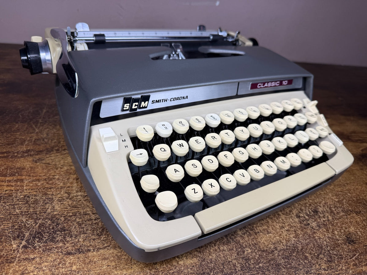 Excellent! Serviced 1972 Cursive/Script Smith-Corona Classic 10 Typewriter