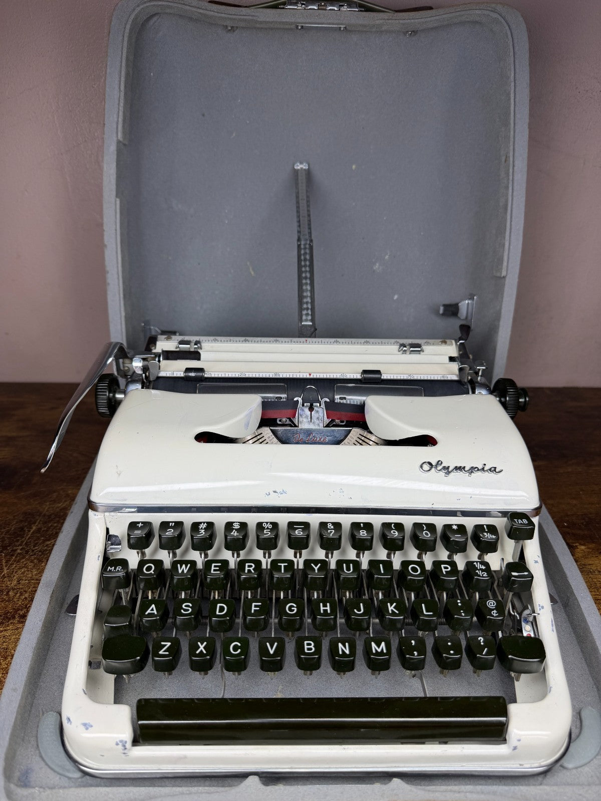 Nice! Serviced 1958 Olympia SM3 Portable Typewriter Glossy White w Green keys