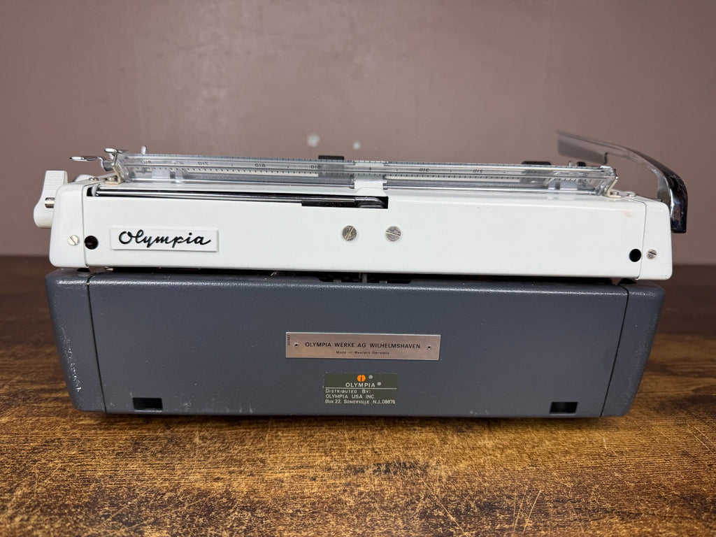 Near Mint! Serviced 1971 Olympia SM9 Portable Typewriter Modern Pica No.67 Font