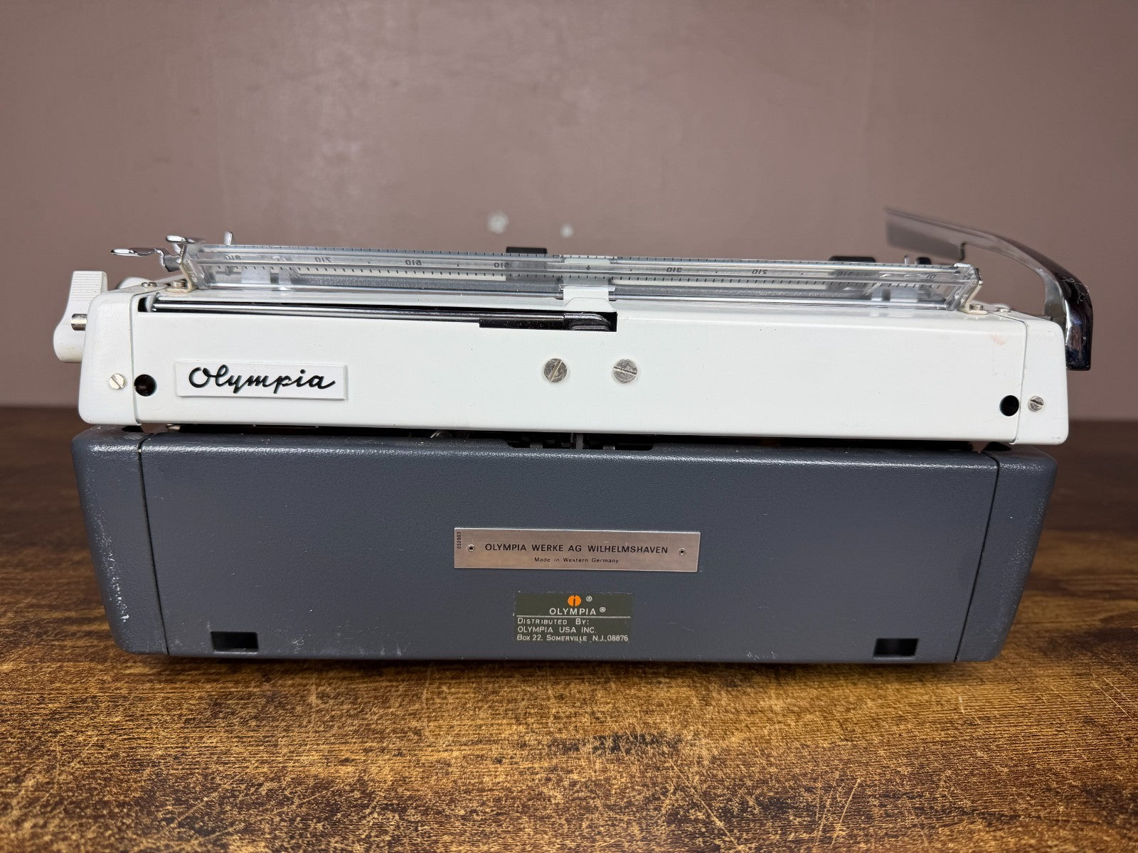 Near Mint! Serviced 1971 Olympia SM9 Portable Typewriter Modern Pica No.67 Font